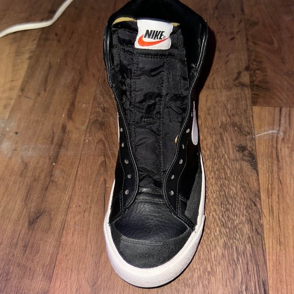 black nike blazers - Picture 3 of 4